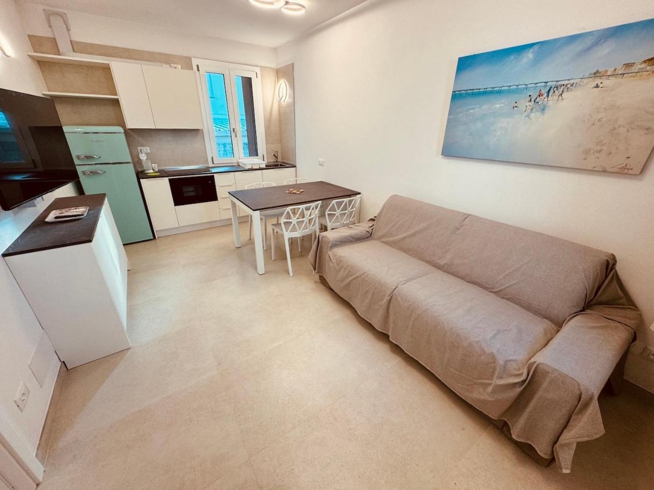 App4Rent Villa Zanetti - Appartamenti Con Spiaggia Privata Frontemare Lido di Jesolo Esterno foto
