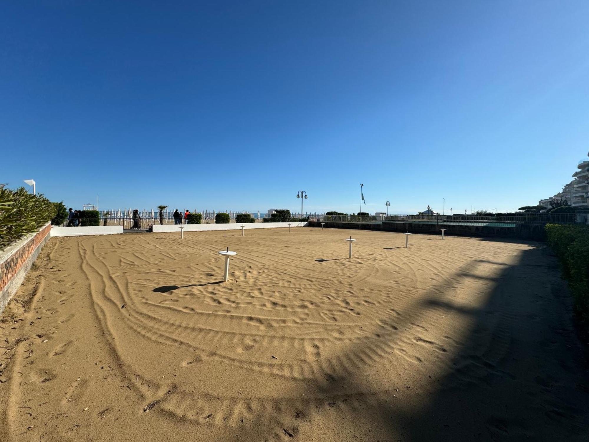App4Rent Villa Zanetti - Appartamenti Con Spiaggia Privata Frontemare Lido di Jesolo Esterno foto