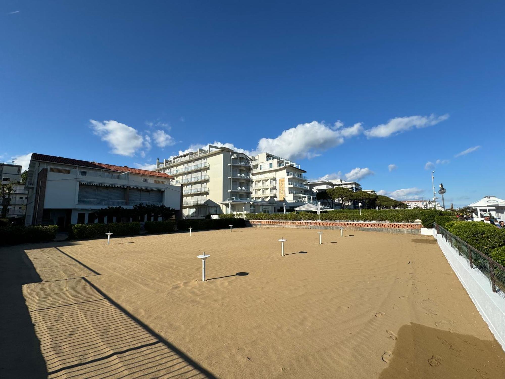 App4Rent Villa Zanetti - Appartamenti Con Spiaggia Privata Frontemare Lido di Jesolo Esterno foto