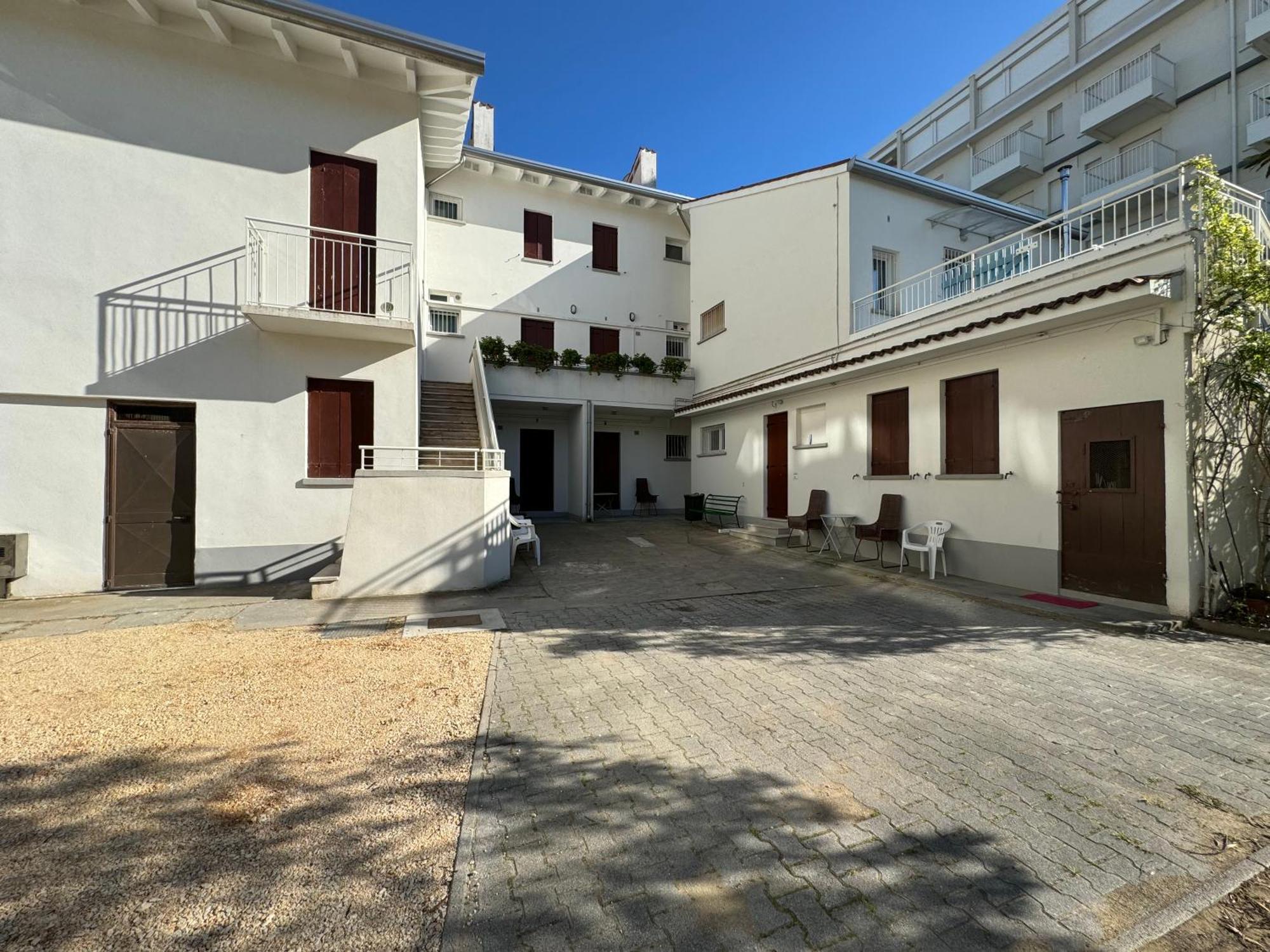 App4Rent Villa Zanetti - Appartamenti Con Spiaggia Privata Frontemare Lido di Jesolo Esterno foto