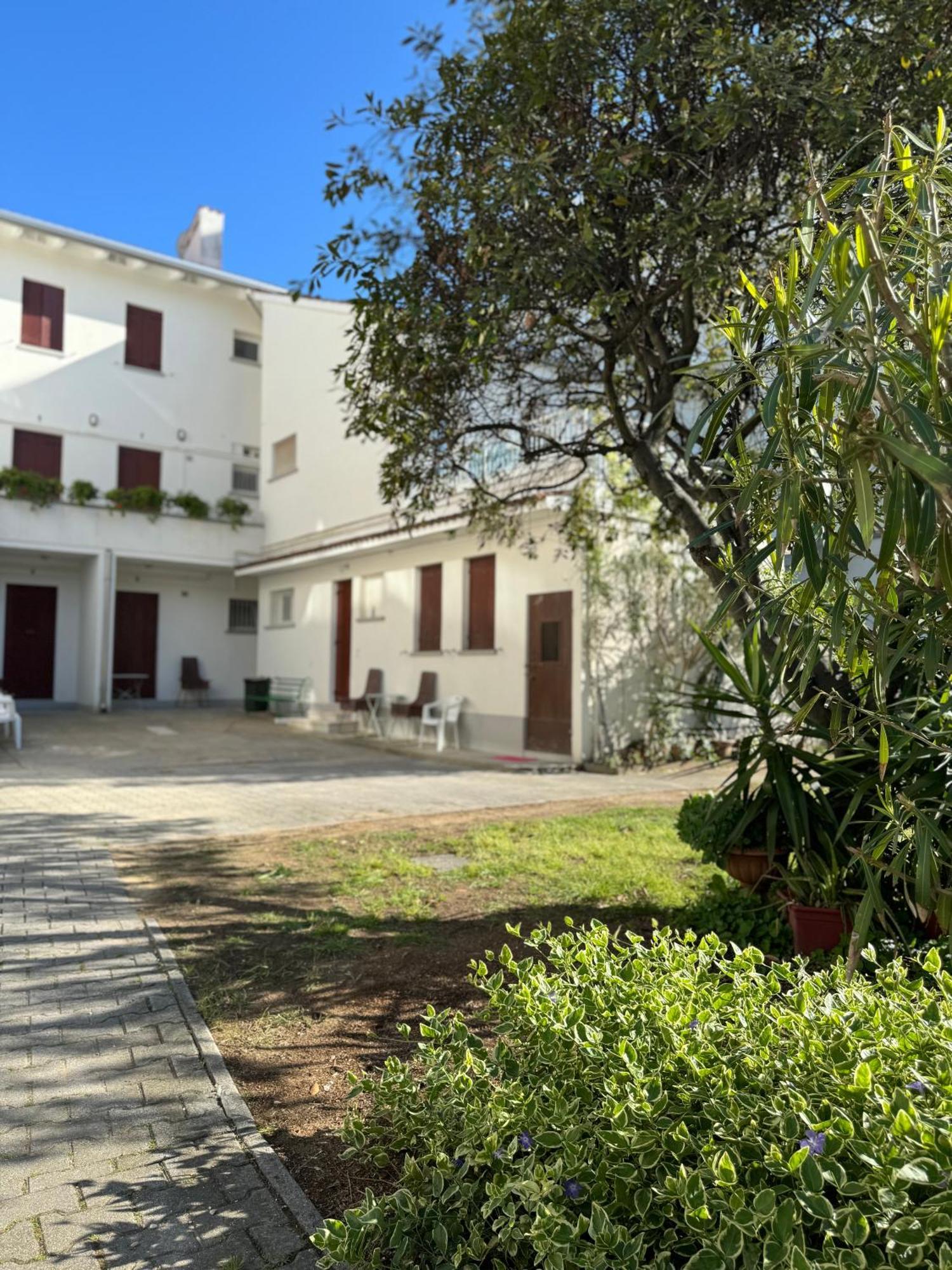 App4Rent Villa Zanetti - Appartamenti Con Spiaggia Privata Frontemare Lido di Jesolo Esterno foto