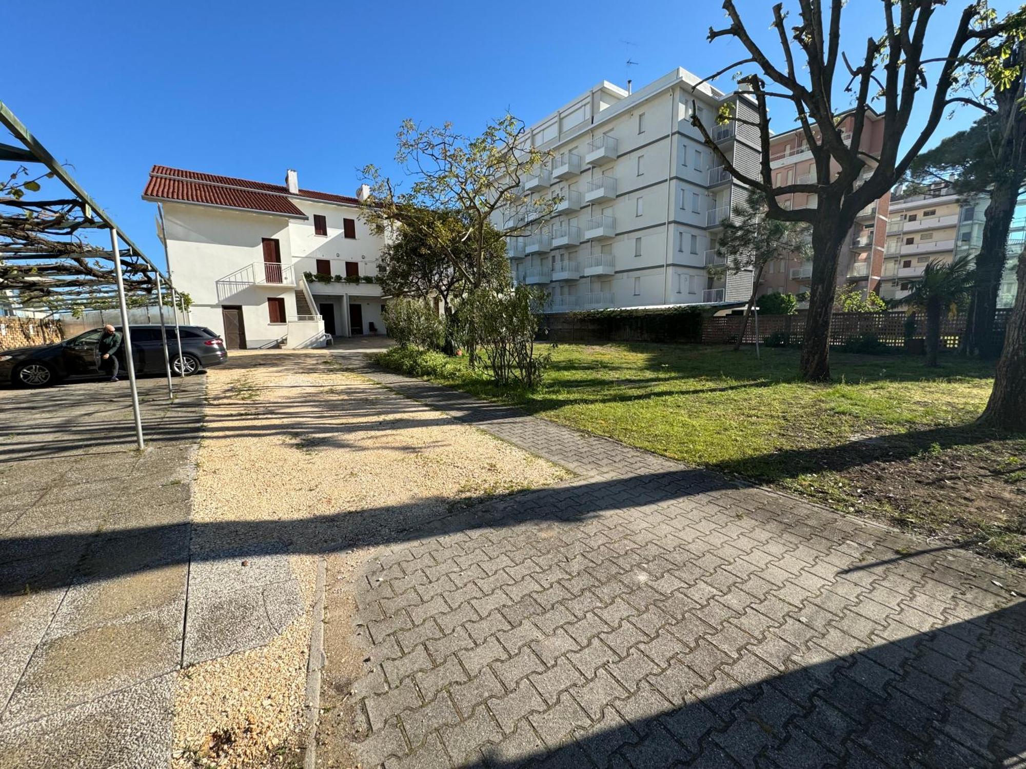 App4Rent Villa Zanetti - Appartamenti Con Spiaggia Privata Frontemare Lido di Jesolo Esterno foto