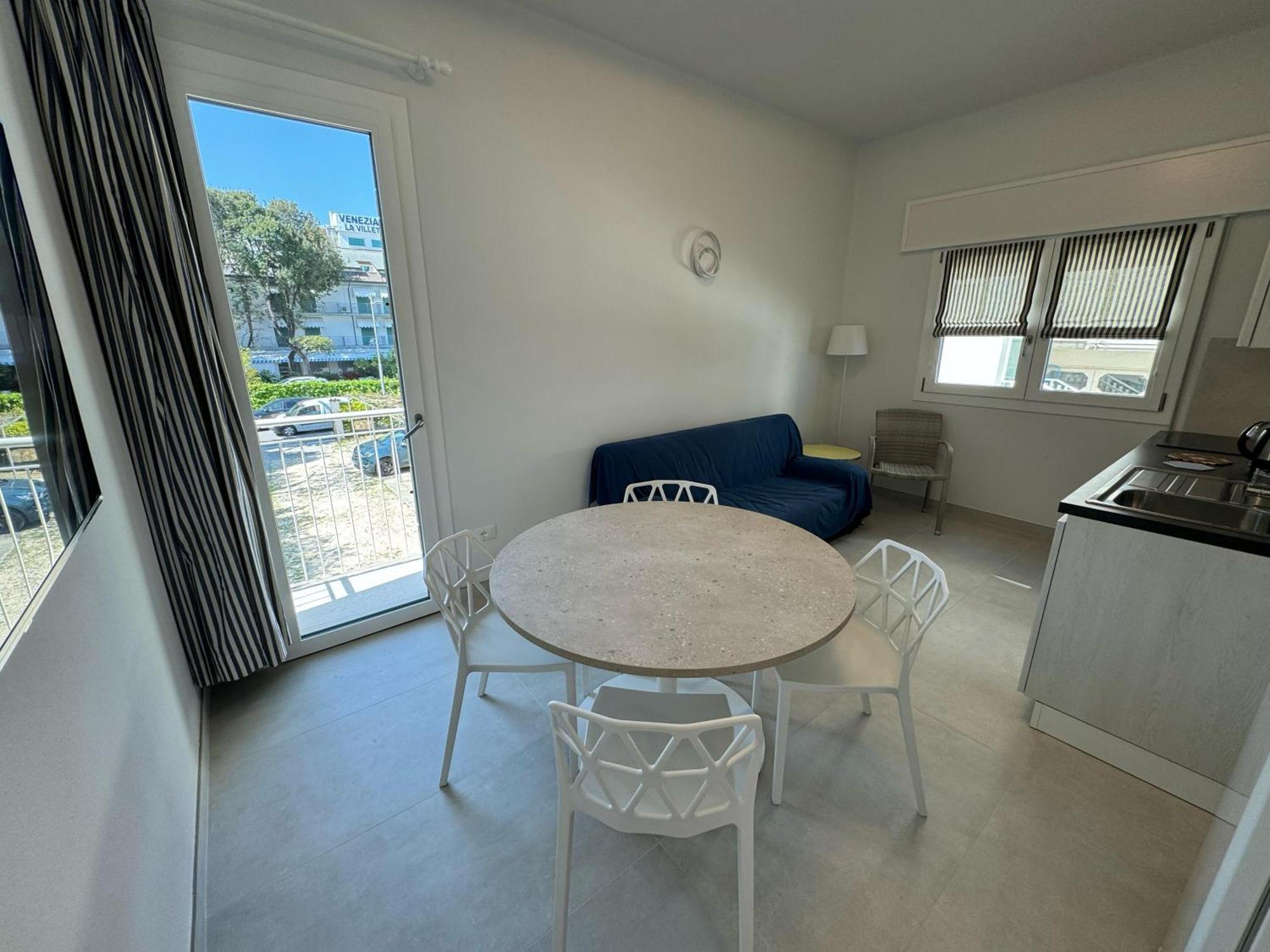 App4Rent Villa Zanetti - Appartamenti Con Spiaggia Privata Frontemare Lido di Jesolo Esterno foto
