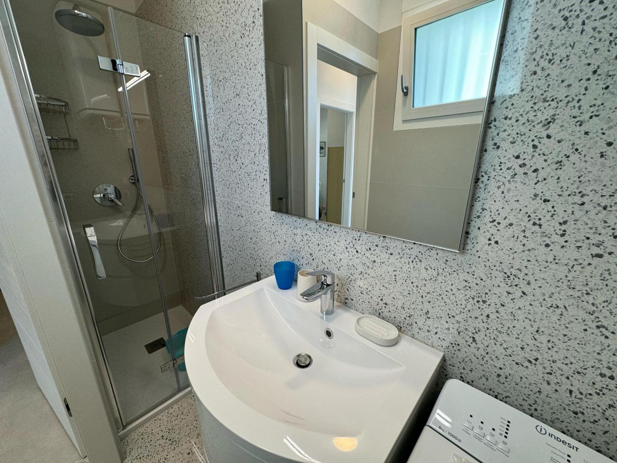 App4Rent Villa Zanetti - Appartamenti Con Spiaggia Privata Frontemare Lido di Jesolo Esterno foto