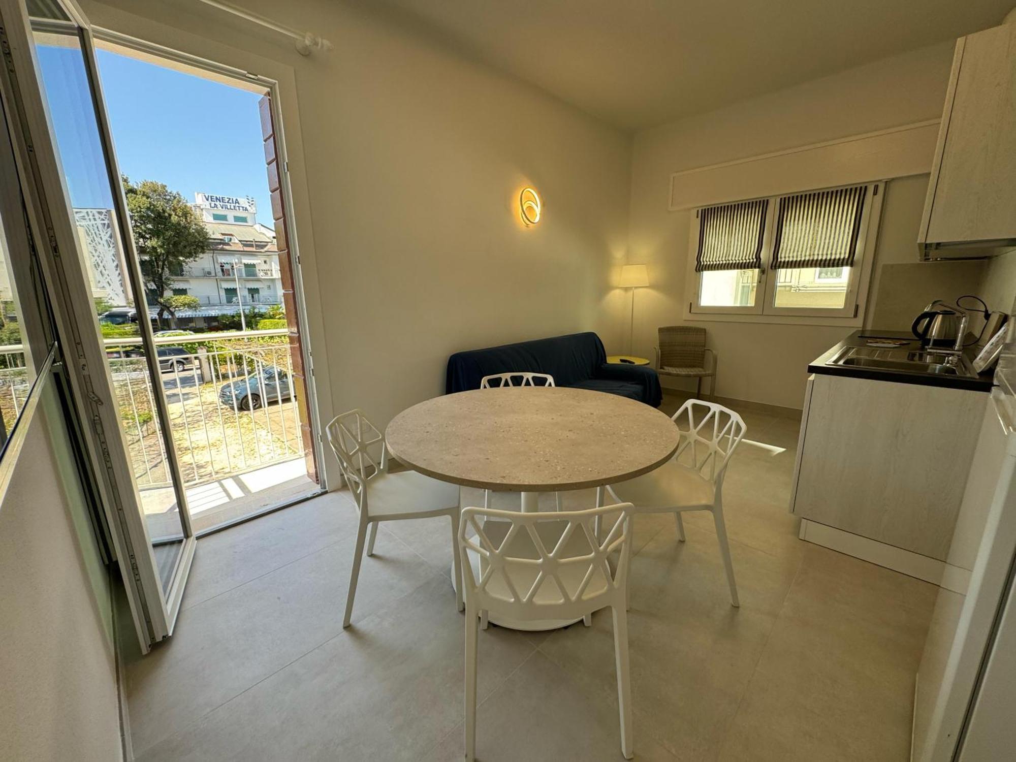 App4Rent Villa Zanetti - Appartamenti Con Spiaggia Privata Frontemare Lido di Jesolo Esterno foto