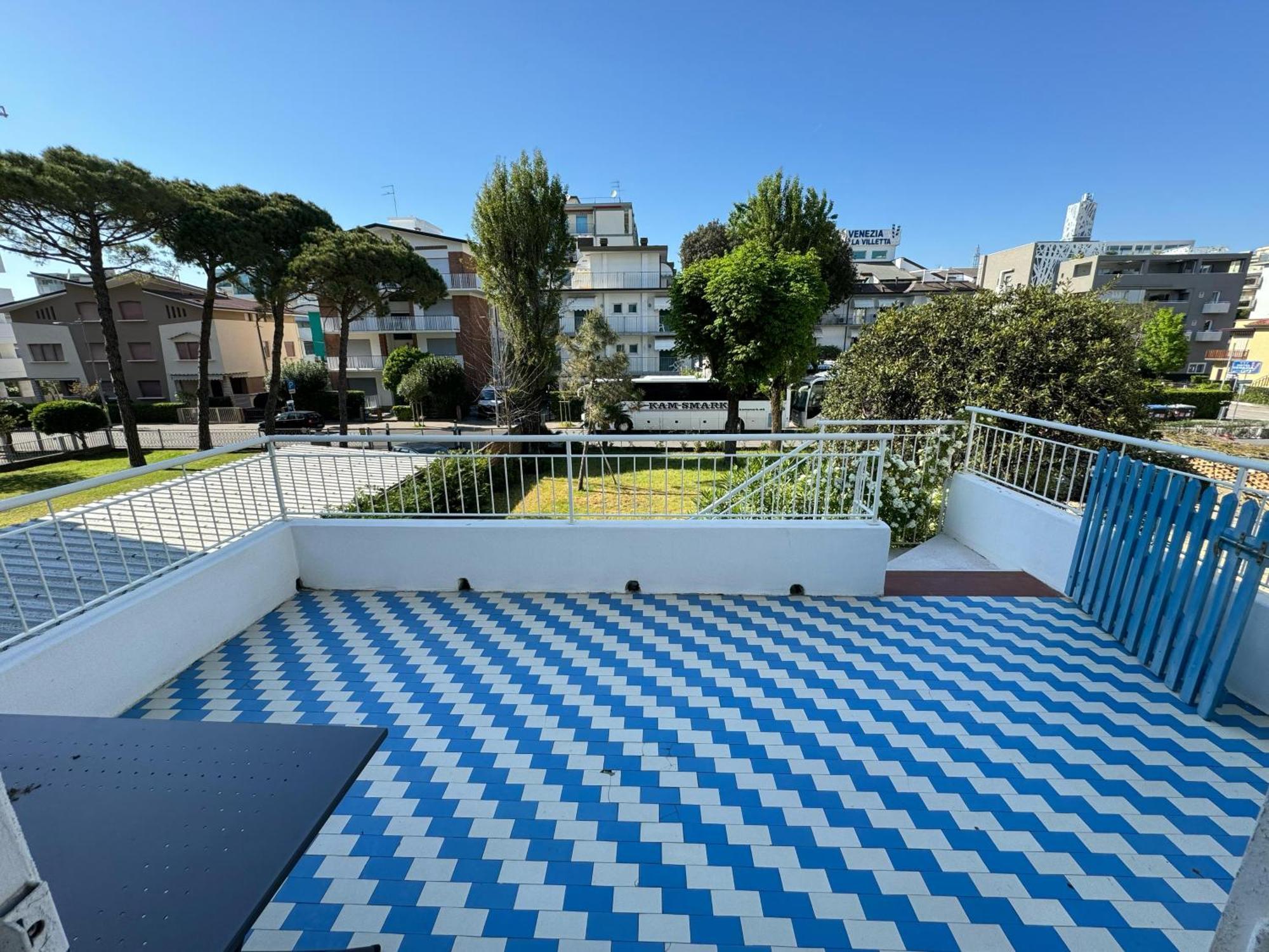 App4Rent Villa Zanetti - Appartamenti Con Spiaggia Privata Frontemare Lido di Jesolo Esterno foto