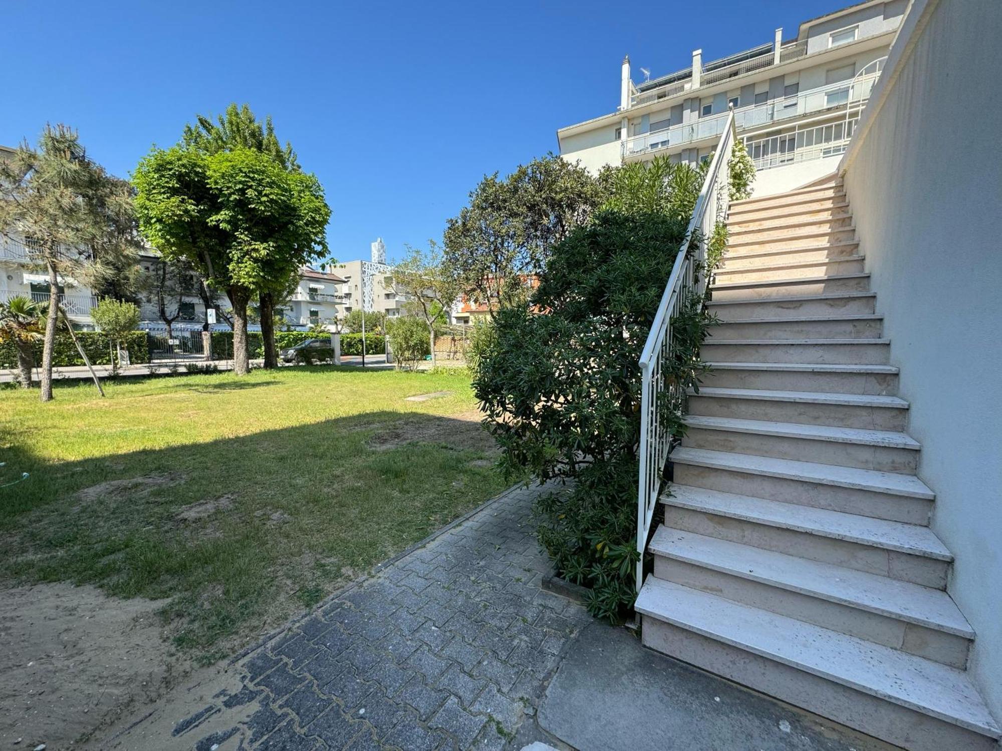 App4Rent Villa Zanetti - Appartamenti Con Spiaggia Privata Frontemare Lido di Jesolo Esterno foto